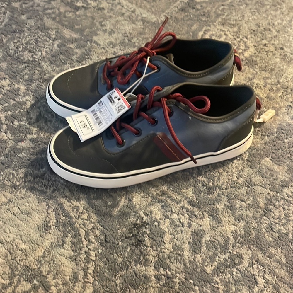 New with tags kids size 12-12.5 kids boat shoes